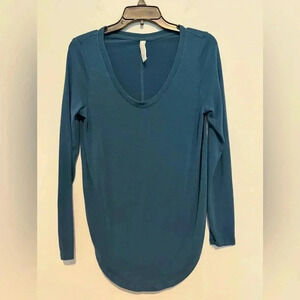 Athleta Cloudlight Stratus Top, Blue Size Small Long Sleeve